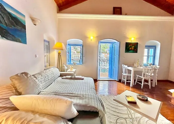 Nikolakis, Seafront- Harbor View 锡米