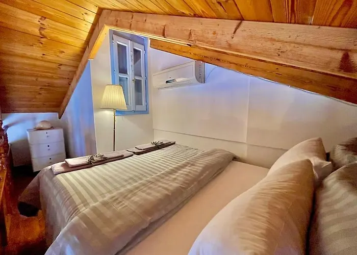 Nikolakis, Seafront- Harbor View