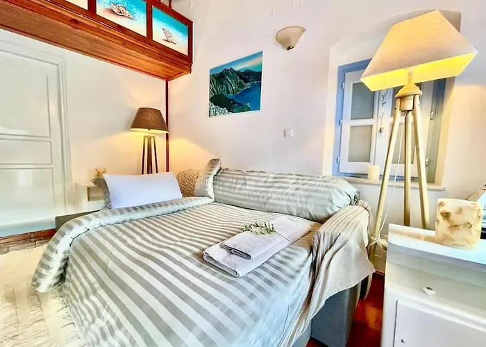 Nikolakis, Seafront- Harbor View 公寓