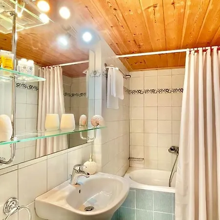 Nikolakis, Seafront- Harbor View דירה סימי